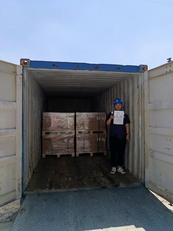 Final loading check before container closure