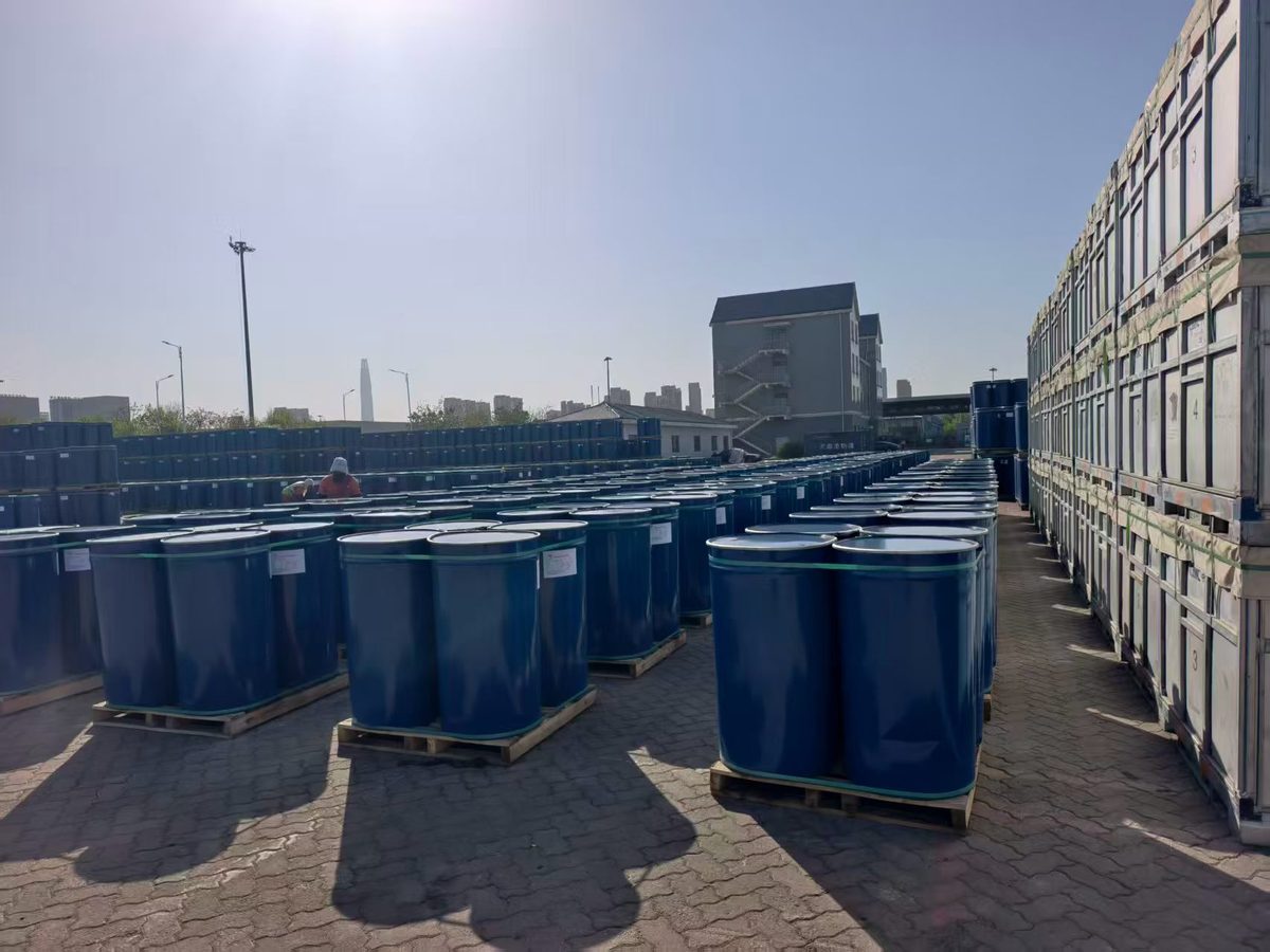 Tomato paste drums staged at Tianjin Port